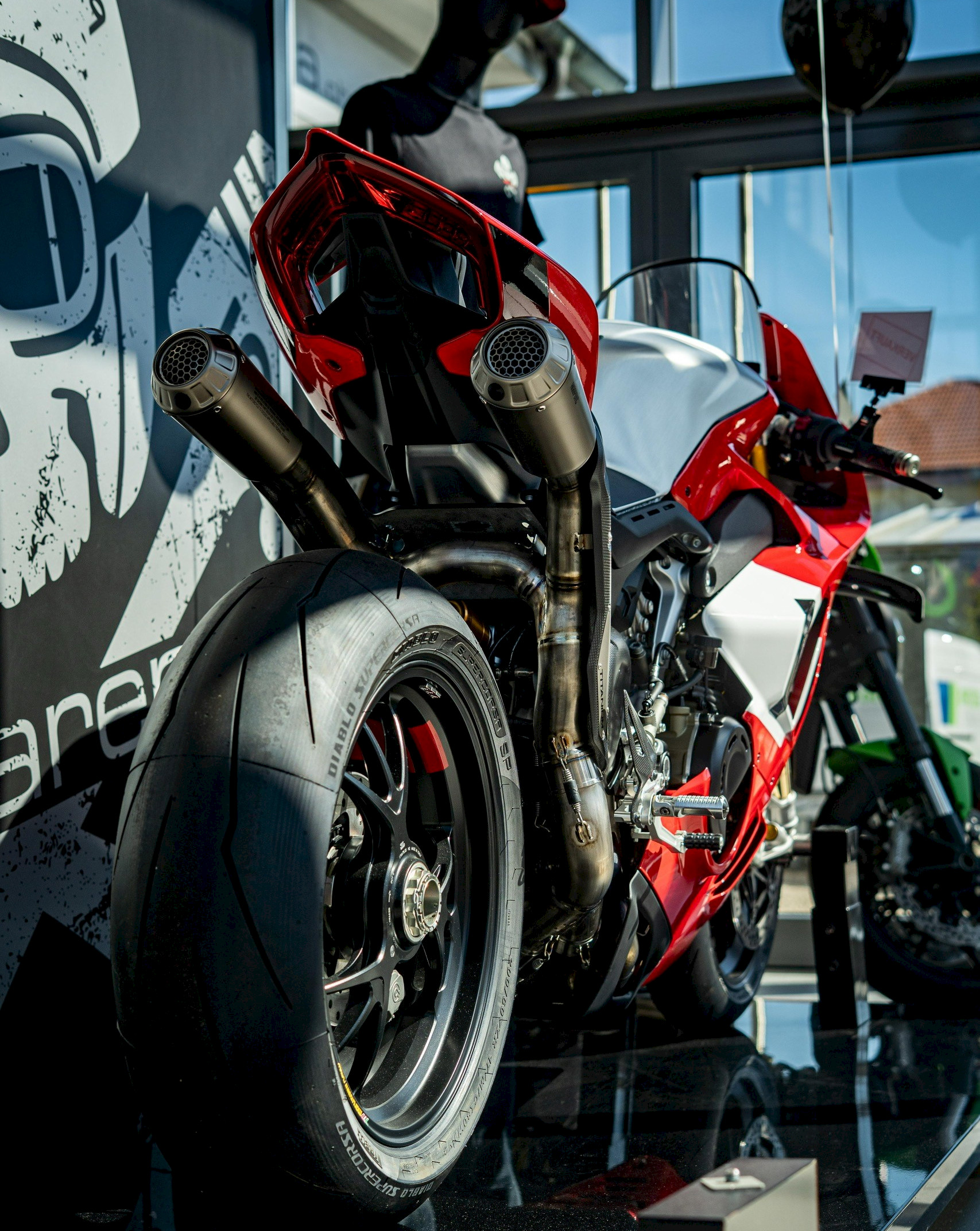 Herzlich willkommen bei töffarena Oensingen - 062 396 31 01